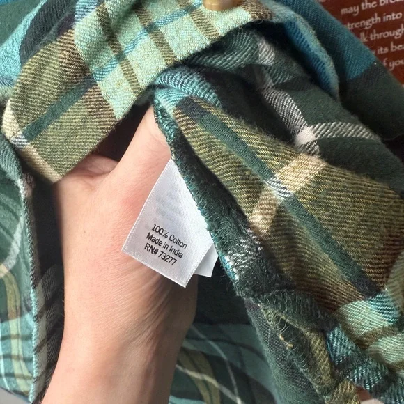 SO Flannel Plaid Button-Up Shirt in Blue and Green - Picture 4 of 5